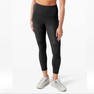 Lululemon Rogue Renegade Super high rise tight size 4, 25” length black